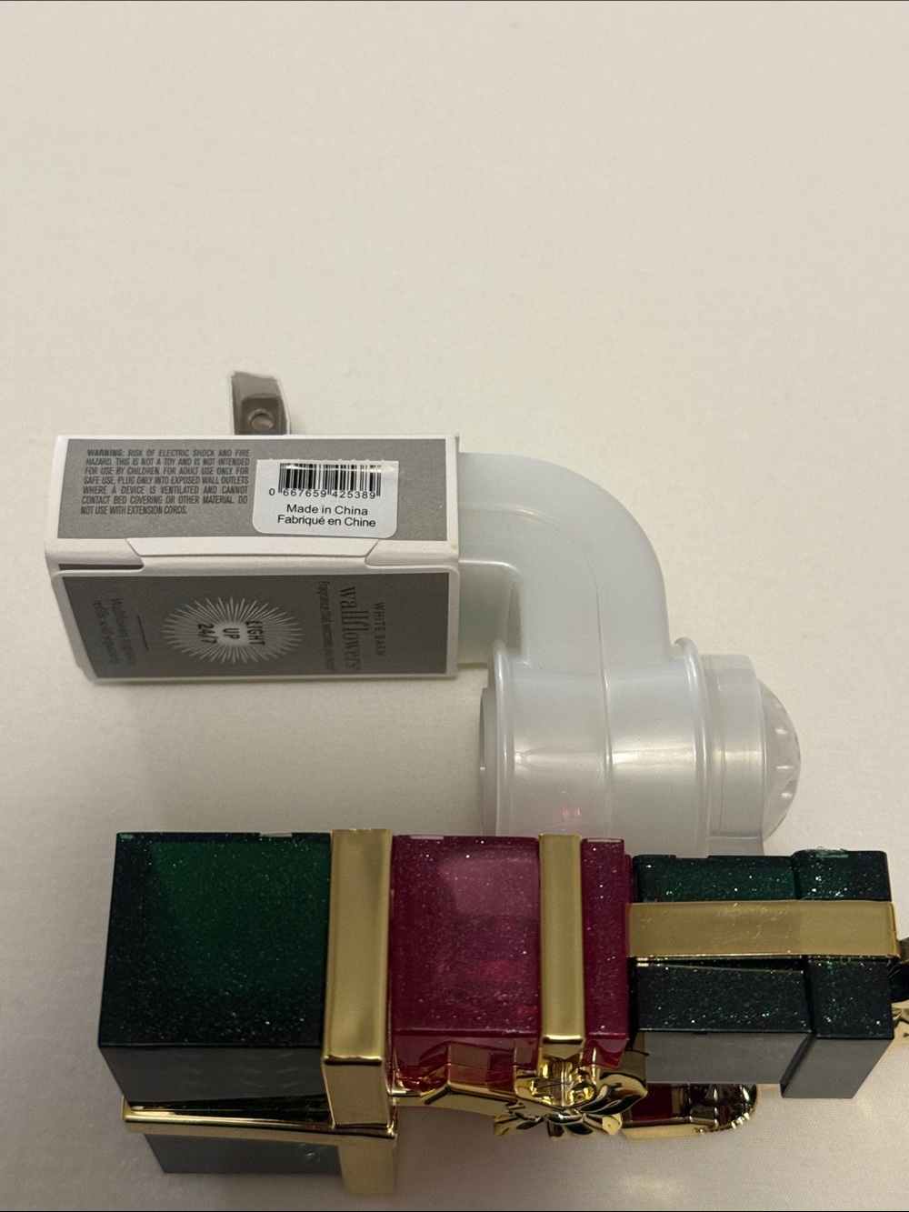 Bath & Body Works Red, Pink, & Green Holiday Present Light-Up Wallflower Plug - Picture 2 of 8